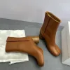 أحذية مصممة فاخرة Tabi Boots مع أحذية الكاحل الدائرية ذات الكعب الكثيف ، أحذية مصنع كاحل تشريحي كلاسيكية جديدة ملونة