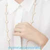 2024 Jewelry Designer Brand Vanl Cleefl Arpelsneck Laces Four Leaf Necklace Female Double Sided Lucky Grass Pendant Red Chalcedony 18K Rose Coat Chain V Gold