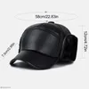 BERETS PU HAT MEN SPORT Sunscreen Sunshade Baseball Cap 겨울 노인 편지 풍력 보호 귀 따뜻한 가죽 조절 가능한 모자