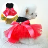 Vêtements pour chiens Mesh Splicing Pet Outfit Vêtements légers Robe de princesse élégante avec décoration d'arc pour chiens de mariage