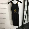 Sexy V-ausschnitt Kleid Luxus Stricken Lange Röcke Weibliche Marke Kleid Elastische Charme Kleid Mädchen Ärmellose Sling Kleider Kleidung