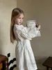 Flickas vita lapptäckklänningar barn runda krage puffhylsa veckad klänning 2024 barn lösa casual kläder z6973