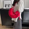 Kadınlar için Alışveriş Çantaları Çanta Çok yönlü yüksek kapasiteli tek omuz kırmızı çapraz gövde çantası niş ve basit hamur tatlısı
