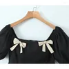 Kvinnors blusar Yenkye 2024 Kvinnor Fransk båge Black Crop Top Vintage Puff Sleeve Square Neck Kvinnor Summer TOPS