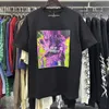 Фиолетовая рубашка Дизайнерские рубашки для мужчин Футболка Мужская дизайнерская футболка с графическим рисунком Хлопчатобумажные рубашки Граффити Зло Веселье Цветной принт Эскиз Картина маслом Узор Street Graff 836