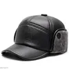 Baretten PU-hoed Heren Sport Zonnebrandcrème Zonnescherm Baseball Cap Winter Ouderen Brief Winddicht Bescherm oren Warm leer Verstelbare hoeden