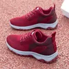 Miękkie sportowe buty do biegania z oddychającymi kobietami Balck White Womans 0125d45