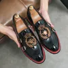 Chaussures en cuir pointues à Double boucle pour hommes, chaussures classiques noires en PU brodées à la main, à la mode, décontractées pour hommes d'affaires