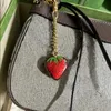 2024 Sac de designer Ophidia Petit sac à main Fraise Sac à bras Crescent Moon 735132 Femmes Hobo Sacs à bandoulière Bandoulière réglable Sangle de chaîne