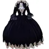 Gotisk svart sammet bröllopsklänning golvlängd gyllene spetsapplikationer korsett prinsessa historiska brudklänningar 2024 vintage maskerad bollklänning