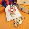 Keychains Luxurys designer keychains diamonds designers Women Buckle jewelry Keyring Pendant charm good Gift 240303