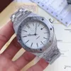 Montre ruban de silicone, bande d'acier, grand cadran, montre pour femme à la mode