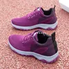 Chaussures de course de sport souples avec femmes respirantes noir blanc femme 012568515