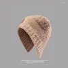 Береты 2024, милые универсальные плюшевые персонализированные теплые шапки для женщин, большие размеры, осенне-зимние шапки для защиты ушей для отдыха, шапки-бомберы