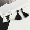 Boucles d'oreilles pendantes en plastique noir et blanc avec cordes en coton pour femme