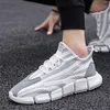 Versione che gestisce scarpe coreane uomini da jogging di design traspirante Scarpe da jogging da uomo allacciato a mosca Weave Scarpe sportive per adulti che ammortizzano gli uomini sneakerf6 Bianco nero