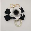 Key Rings Famous Keyring Black White Leather Camellia Flower Keychain Women Flower Key Chains llaveros flore Bag Charms 240303