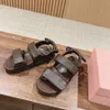 Top Qualité Loisirs Vacances Plate-forme à bout ouvert Sandale plate pour diapositives pour femmes Boucle en cuir sur chaussures Fla Sandales de luxe pour femmes Chaussures d'usine