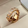 Bague de créateur série tête de serpent pour femme diamant pierre précieuse plaqué or 18 carats plus haut compteur matériaux avancés cadeau de style classique pour petite amie avec boîte 049