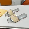 Pantofole stampate classiche di marca di lusso Sandali piatti in tessuto intrecciato da donna Pantofole da spiaggia casual per esterni estivi Patchwork oro e argento