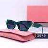 Luksusowe projektant MIUI SUN SUN SUNSSES FOR MEN I WENTOJNY STREET SUNGASSESS Klasyczny podróż moda UV400 Goggle okulary 2089