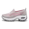 Кроссовки для мужчин и женщин черного, синего и розового цвета, дышащие удобные спортивные кроссовки GAI 024
