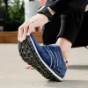 Nefes alabilen spor ayakkabılar erkek spor koşu ayakkabıları kadınlar hafif atletik ayakkabılar deri erkekler rahat daireler yürüyüş ayakkabı artı boyut 45