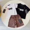 Kinderkledingsets meisjes jongens luxe designer merk baby klassieke pakken kinderzomer korte mouw korte broek met letters en letters mode shirt katoen u7ep#