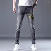 Jeans da uomo dritti moda classica lettera cerniera pantaloni in denim alti casual per abbigliamento