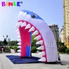 Arc de requin gonflable de conception personnalisée avec souffleur, 8mW (26 pieds), avec dents pointues, pour décoration de bienvenue d'entrée de parc