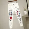 Damenjeans, weiße Denim-Jeans, Cartoon-Graffiti-Blumen, gestreckt, Hallen-Herbst-Designer-Jeans, Leggings, Jogginghose, Übergröße, 240304