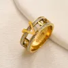 Women Girl Elegant Designer Märke Letter Band Rings 18K Gold Silver Plated Crystal Rostfritt stål Kärlek Bröllop smycken åtkomst Ring Fina snidande fingerringar