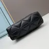 Totes A one-shoulder handbag Fashionable soft - sided leather bag for ladies