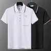 Camisetas para hombre Polo para hombre Diseñador Hombre Moda Camisetas Casual Golf Polos Insignia en el pecho Top Colores sólidos en blanco y negro Tamaño M-3XL 240304