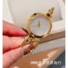 26 % Rabatt auf die Uhr. Uhr Xiaogujia, Armband-Stil, Scheibenquarz, Modetipps