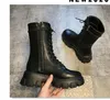 Botas femininas estilo britânico pu redondo dedo do pé grosso fundo meados de bezerro magro antiderrapante tamanho 35-43 botas mujer q455