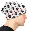 Baskersmönster av hundhuven beanie stickad hatt män kvinnor mode unisex svarta tassar röda hjärtan vinter varma skallier mössa mössa