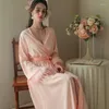 Dames Nachtkleding Los Casual Lange Kimono Badjas Jurk Veer Bordeaux Bruid Bruidsmeisje Gewaad Huwelijkscadeau Zijdeachtig Satijn Huisjurk