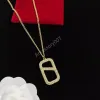 デザイナージュエリーNecklace2023 New Designer v Hollowed-Out Letter Full Diamond Women's Necklace Gift for Mom Jewelry