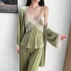 Vrouwen Nachtkleding Herfst Fluwelen Sling Driedelige Set Pyjama Kanten Rand Badjas Nachtjapon Losse Casual Velours Effen Thuis kleding