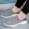 Envío gratis Hombres Mujeres mocasines Zapatos para correr Soft Comfort Negro Blanco Beige Gris Rojo Púrpura Azul Verde Zapatillas de deporte para hombre Zapatillas sin cordones GAI color37