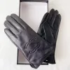 2024 Gants de créateur pour femmes hommes gants en cuir d'hiver écran tactile en peluche pour le cyclisme avec des gants en peau de mouton isolés au chaud G24343PE-3