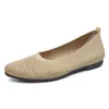 Våren/sommaren 2024 Ny fast färgpunkt Toe Flat Heel Soft Sole Shoes Casual Breattable Women's Cutout Knit Shoes 126