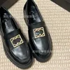 Hoge versie zomergeurige loafers met dikke zool, verhoogde kleurblokkering, zwart wit, kleine lederen schoenen in Britse stijl