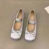 Casual schoenen Luxe satijnzijde Balletvrouw Klassieke vierkante neus Bowtie Elastische band ballerina's Zachte loafers voor dames