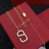 デザイナージュエリーNecklace2023 New Designer v Hollowed-Out Letter Full Diamond Women's Necklace Gift for Mom Jewelry