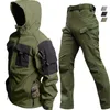 Terno militar masculino de casca macia, à prova d'água, 2 peças, conjunto de pele de tubarão, à prova de vento, jaqueta com capuz, multibolsos, calças cargo, uniformes 240220