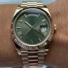 Verkaufe Herren-Luxusuhr mit grünem Zifferblatt, Roségold-Armband, Dating-Place-Geteilt, automatisches Uhrwerk, mechanisch, Sapphi334m