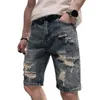 Mäns jeans rakt fit denim shorts sommaren rippade med fickor blixtlås i mitten av rislängd för en