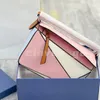 Designer damestassen Leren crossbody Geometrische vierkante tas Luxe schoudertassen Mode Kussentas Klassieke handtas Bakken Verstelbare schouderband Tas met rits